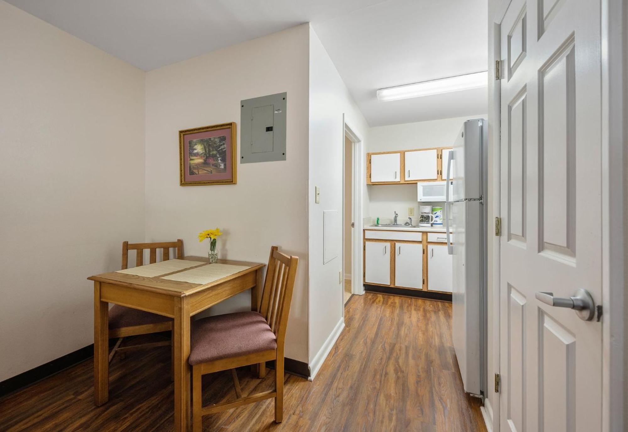 Affordable / Hickory 2* Conover