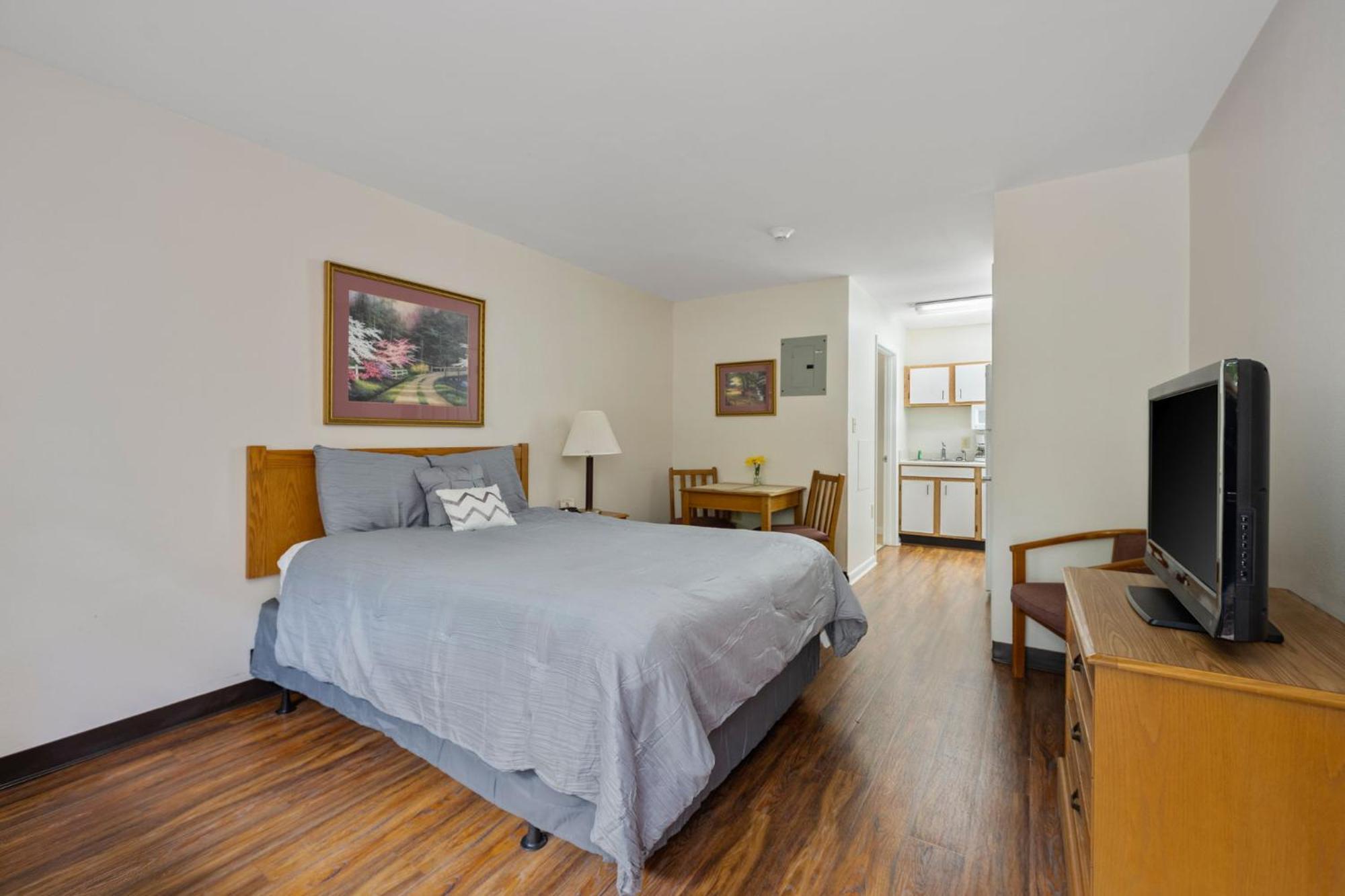 Affordable / Hickory Aparthotel
