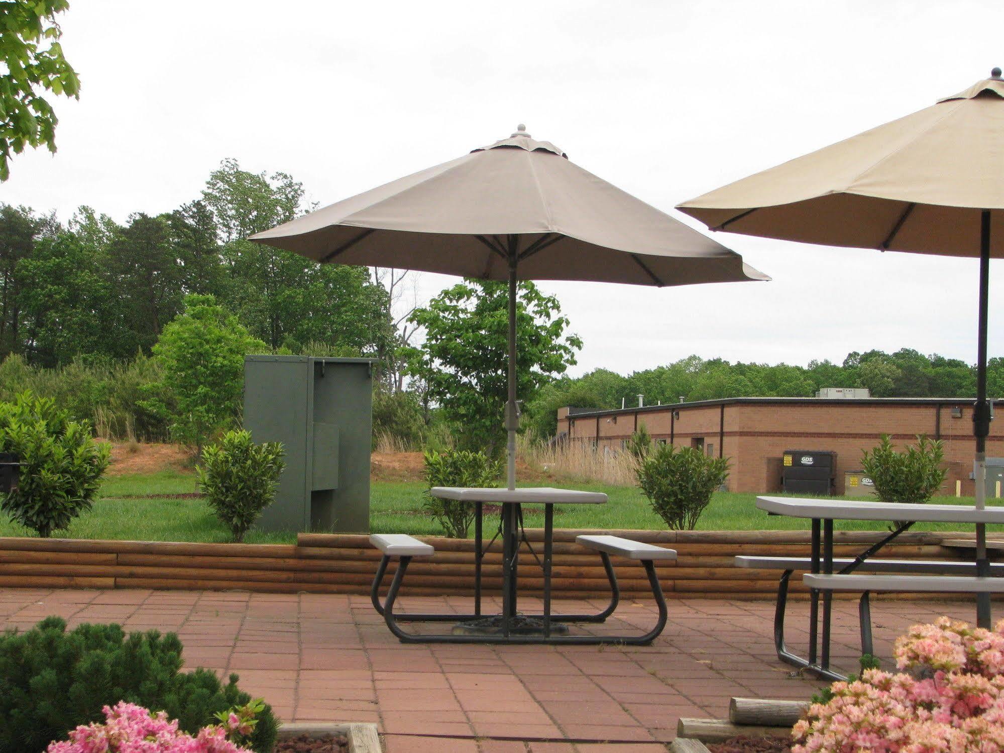 Aparthotel Affordable / Hickory Conover